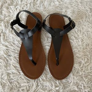 Universal thread black sandal